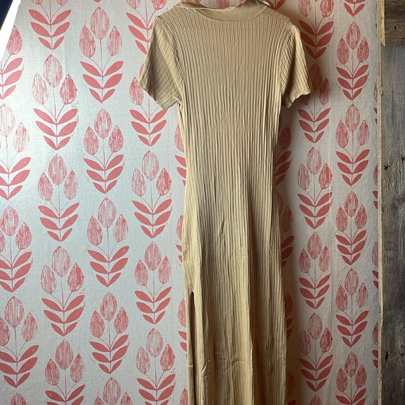 No tags anywhere but NEW. Size M. - Picture 5 of 6